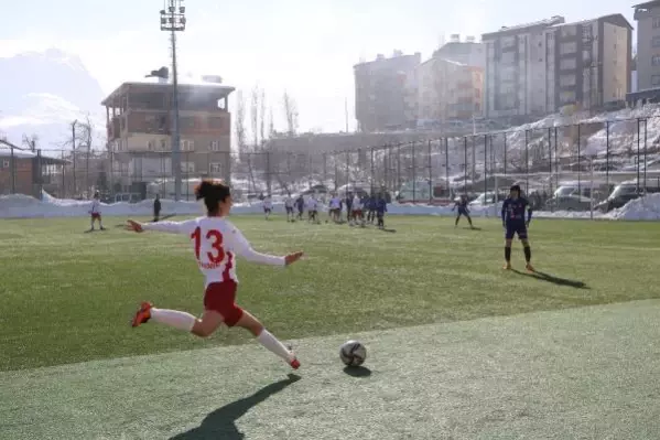 Hakkarigücü, Sivas Kadın Futbol Takımı'nı 4-0 yendi