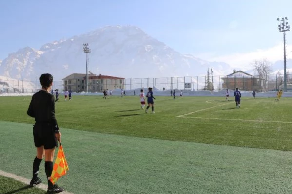 Hakkarigücü, Sivas Kadın Futbol Takımı'nı 4-0 yendi