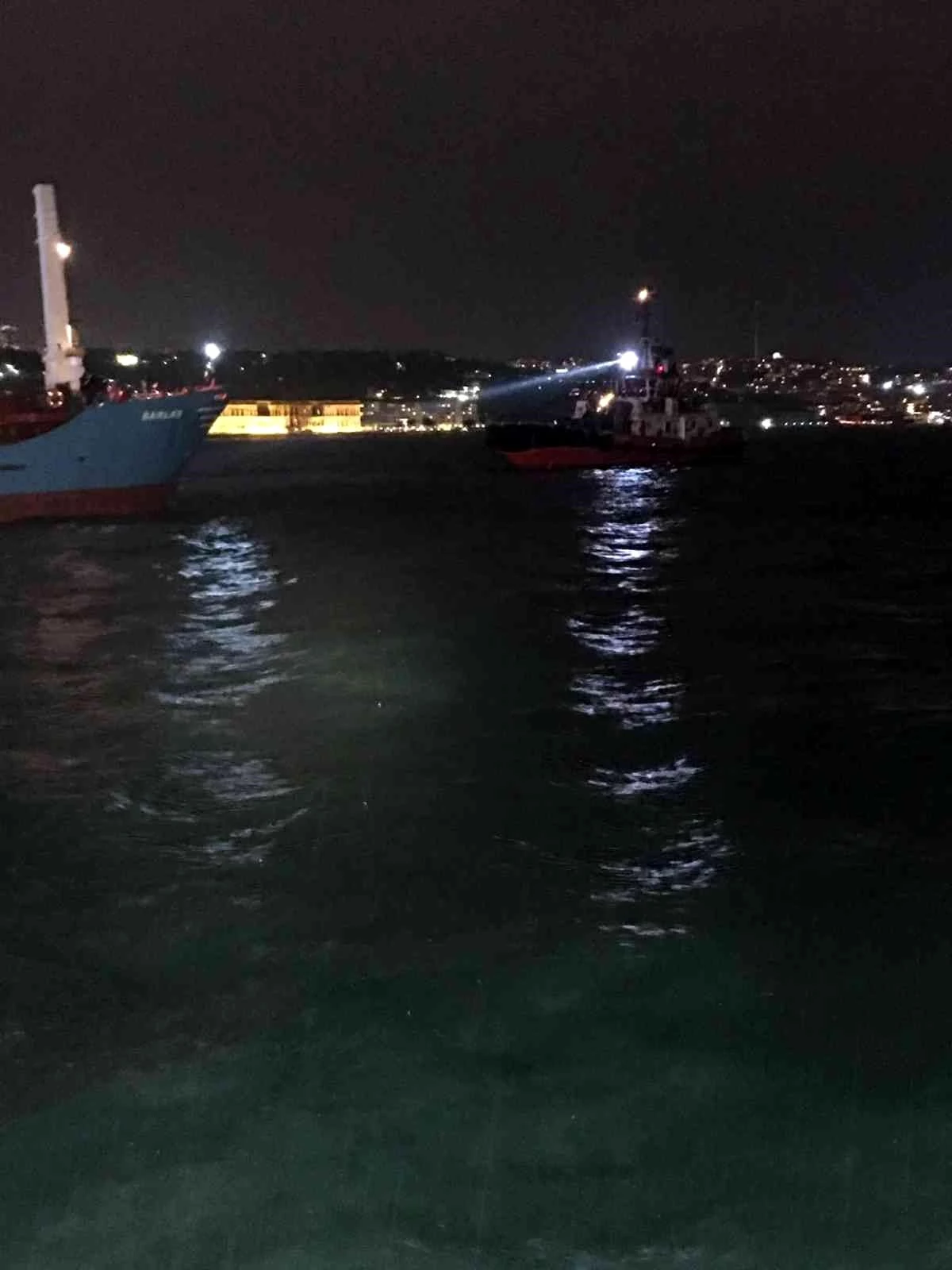 İstanbul Boğazı\'nda arıza yapan gemi Ahırkapı\'ya demirletildi