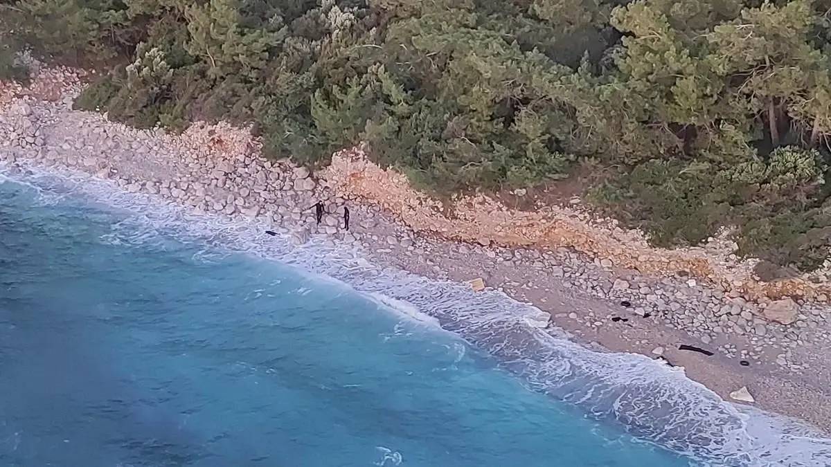 Son dakika haber | İzmir açıklarında düzensiz göçmenleri taşıyan tekne battı: 2 kişi öldü, 24 kişi kurtarıldı