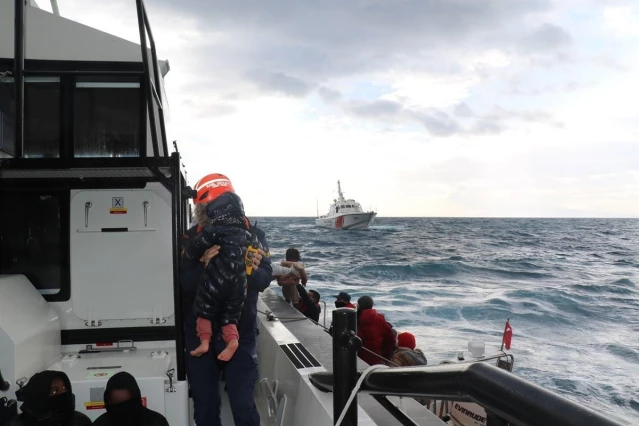 Son dakika haber | İzmir açıklarında düzensiz göçmenleri taşıyan tekne battı: 2 kişi öldü, 24 kişi kurtarıldı