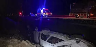 Son dakika haber! İzmir'de otomobilin devrilmesi sonucu 1 kişi öldü, 2 kişi yaralandı