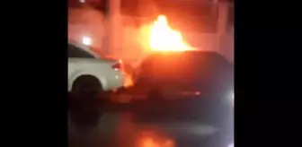 Kağıthane'de park halindeki otomobil alev alev yandı