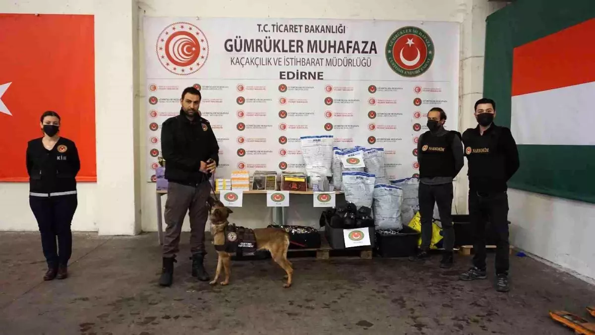 Kapıkule\'de gümrük muhafaza ekipleri kaçakçıların geçişini operasyonlarla engelledi
