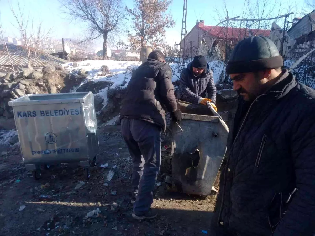 Kars\'ta belediye çöp konteynırlarını yeniliyor