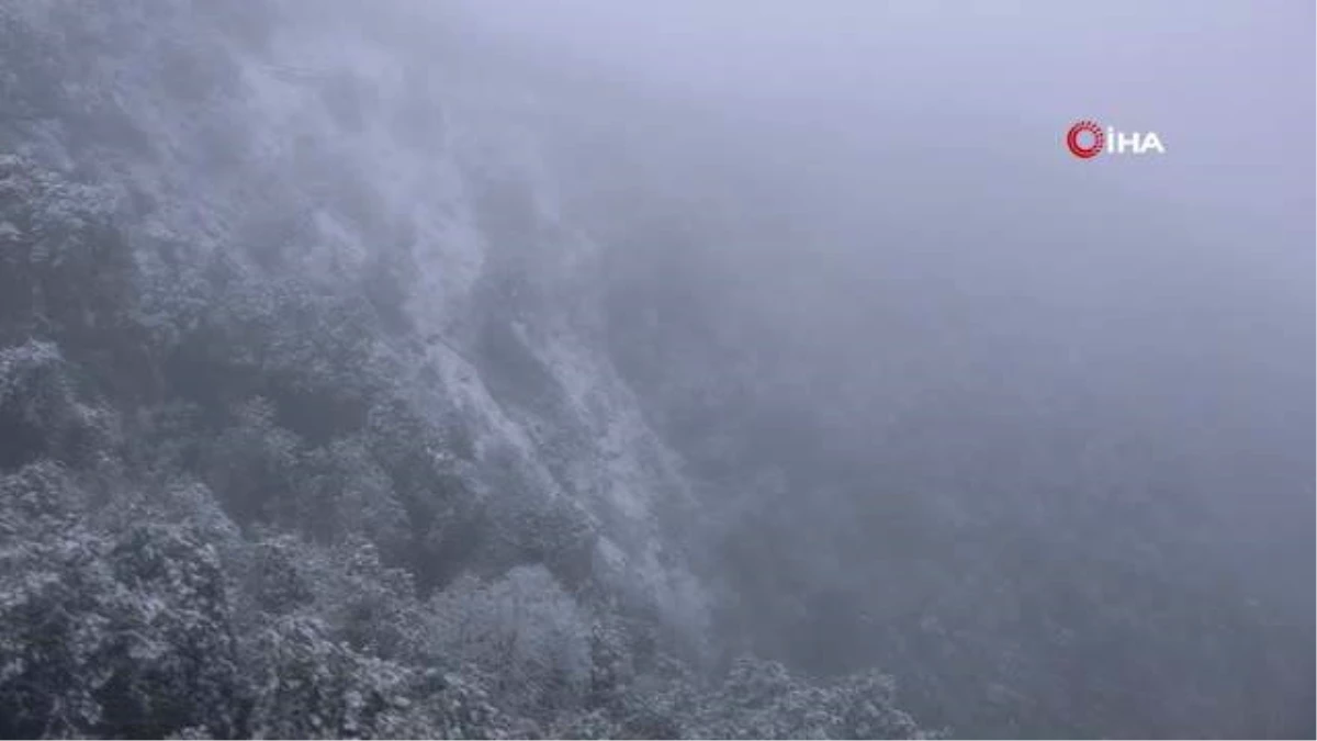 Katmandu\'ya Mevsimin İlk Karı Yağdı- İlk Kez Karla Tanışanlar, Fotoğraf Çektirdi