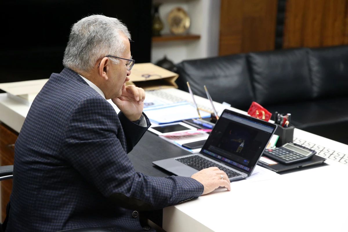 Kayseri Büyükşehir Belediye Başkanı Büyükkılıç, AA\'nın "Yılın Fotoğrafları" oylamasına katıldı