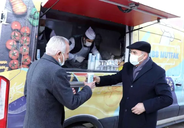 Mardin Büyükşehir Belediyesinden hasta ve hasta yakınlarına çorba ikramı