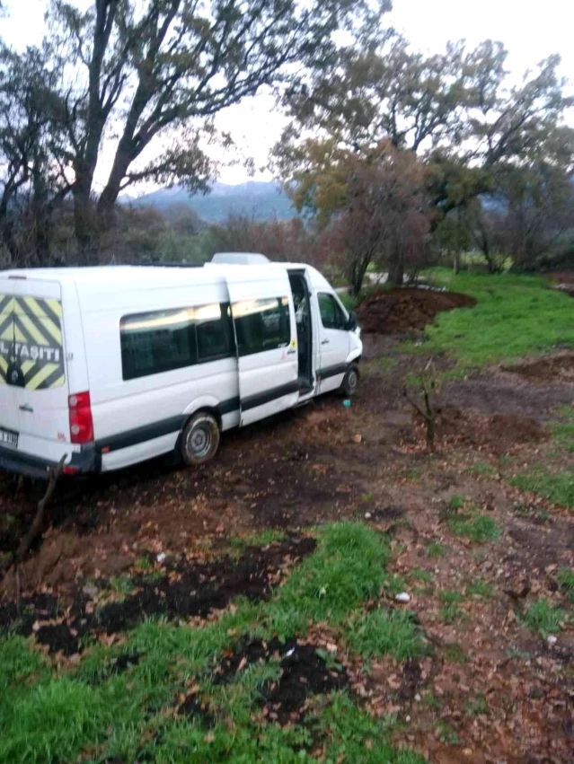 Son dakika haber | Öğrenci servisi kaza yaptı: 3 yaralı