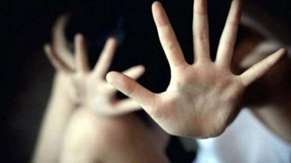 Profesörün üvey oğluna 2 yıl boyunca cinsel istismarda bulunduğu iddia edildi