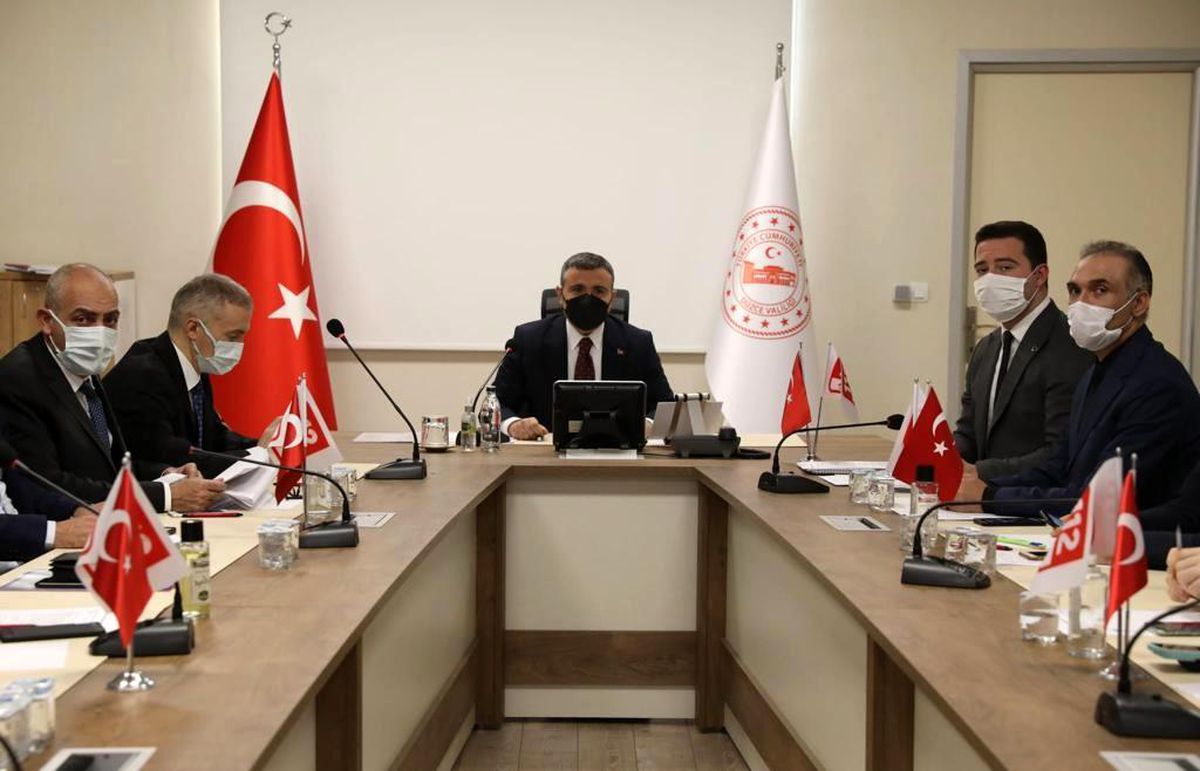 Sokak hayvanlarının için bir araya geldiler