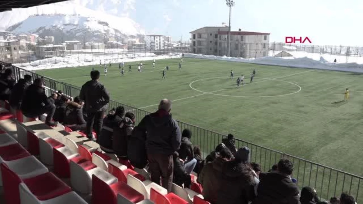 SPOR Hakkarigücü, Sivas Kadın Futbol Takımı\'nı 4-0 yendi