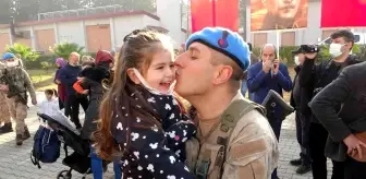 Suriye görevinden dönen komandolar evlatlarını öpücüklere boğdu
