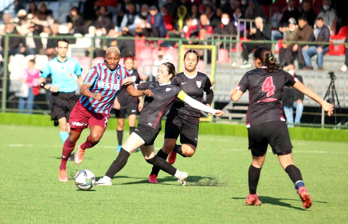 Turkcell Kadın Futbol Süper Ligi: YABPA: 1 Trabzonspor: 5