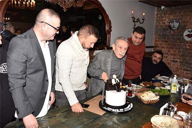 Yeşilçam'ın efsane ismi Aydemir Akbaş: 95 yaşına gelmeden ölmeyeceğim