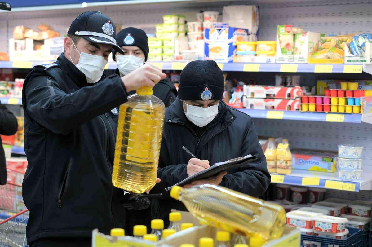 Kütahya\'da zabıta ekipleri marketlerde etiket denetimi yaptı