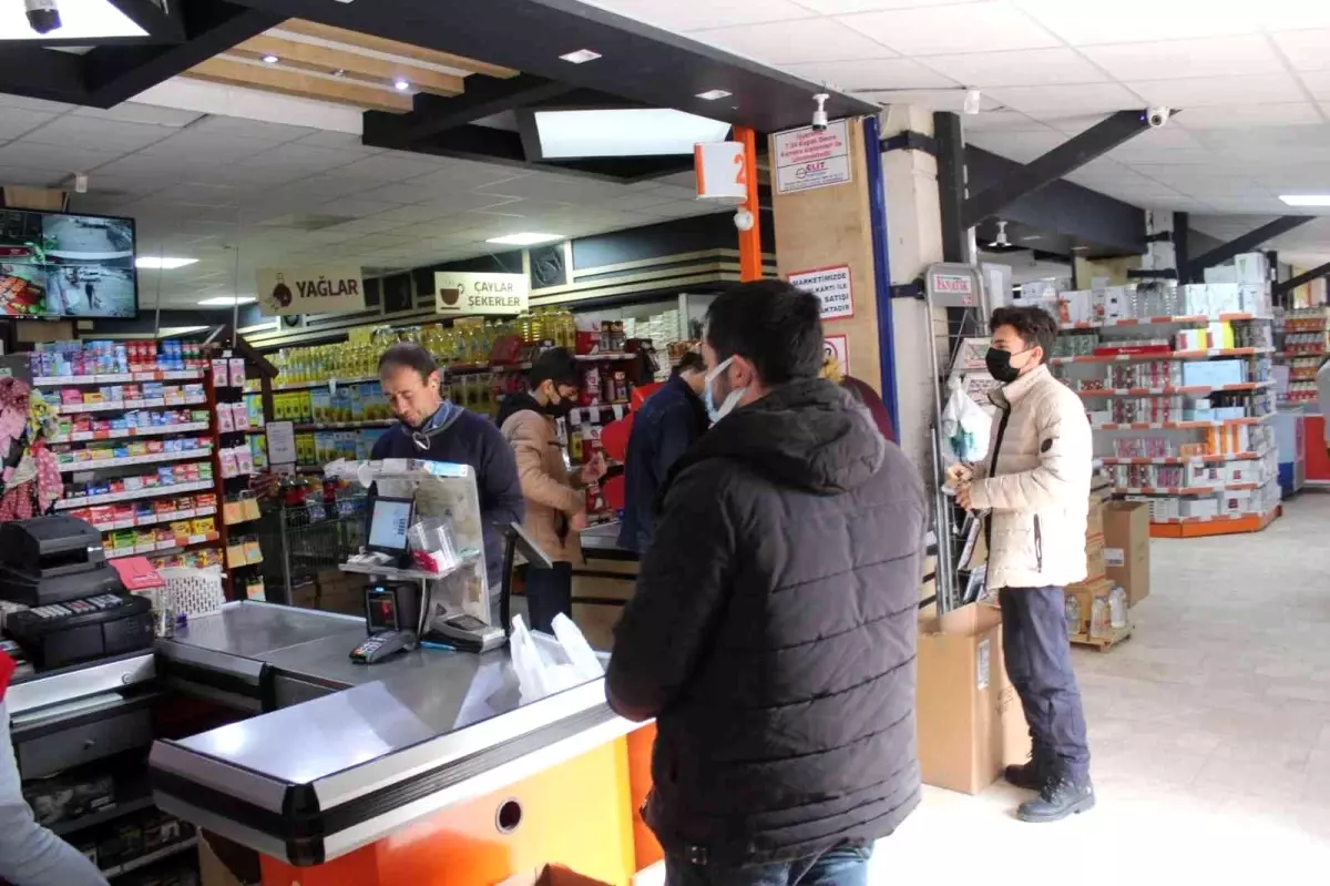 Afyonkarahisar\'da yerel market zinciri birçok üründe indirime gitti