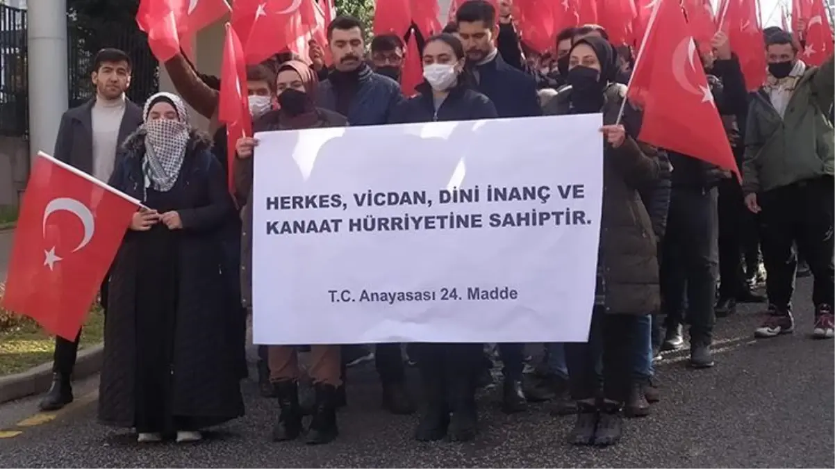 Ankara Üniversitesi\'nde başörtüsü krizi! Öğretim görevlisinin sorduğu soru tepkilere neden oldu