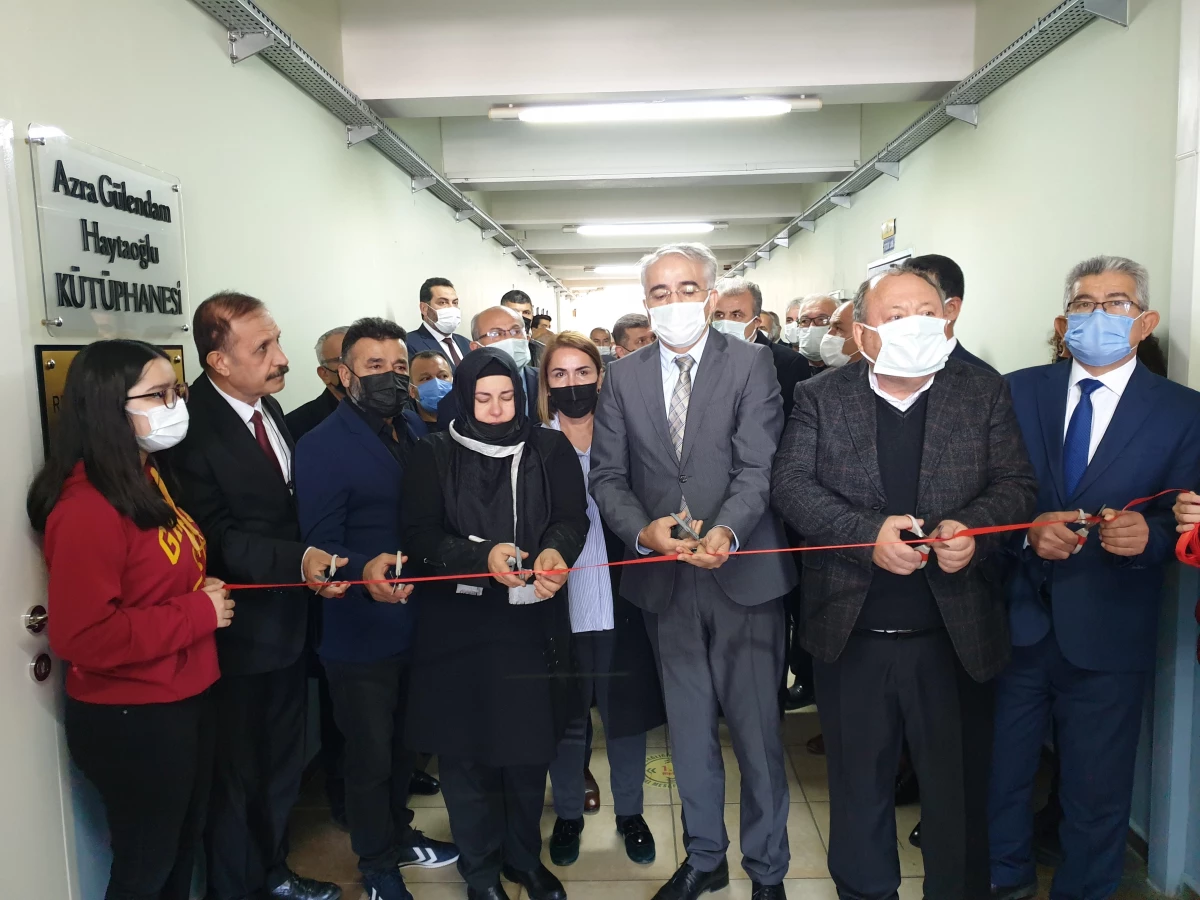 Antalya\'da öldürülen üniversite öğrencisi Azra\'nın adı kütüphanede yaşatılacak