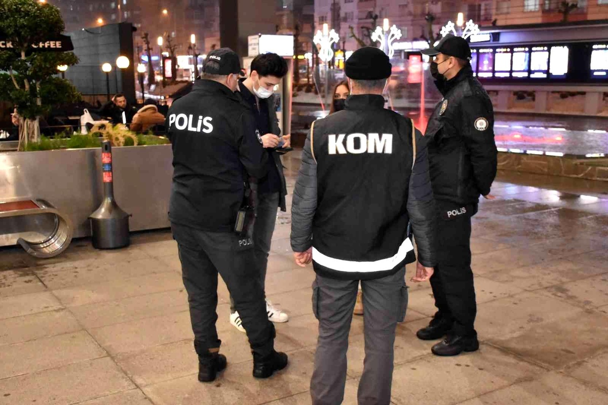Antalya\'da yeni yıl öncesi \'Türkiye Güven Huzur Uygulaması\'