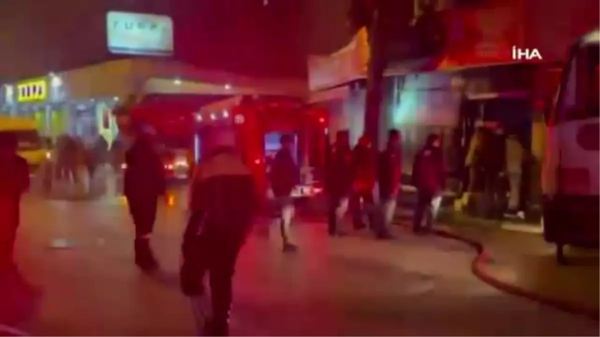 Son dakika haberi: Bursa\'da alışveriş merkezinde çıkan yangın korkuttu