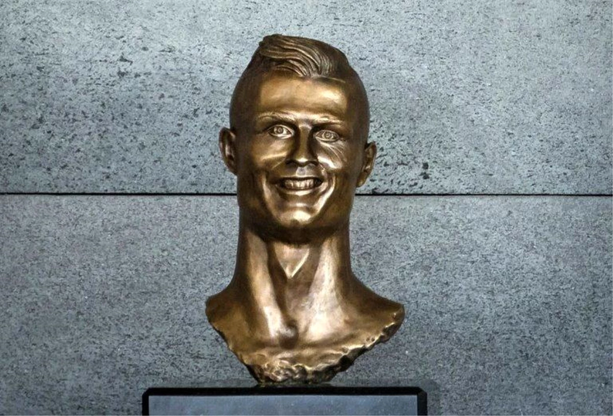 Cristiano Ronaldo\'nun heykeli Hindistan\'ı ikiye böldü