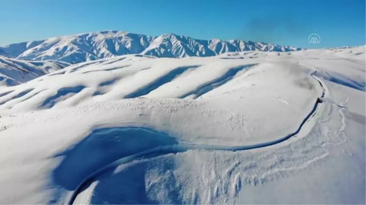 (Drone) - 2 bin 500 rakımlı Derecik ve Ilıca köyleri arasında yol açma çalışmaları