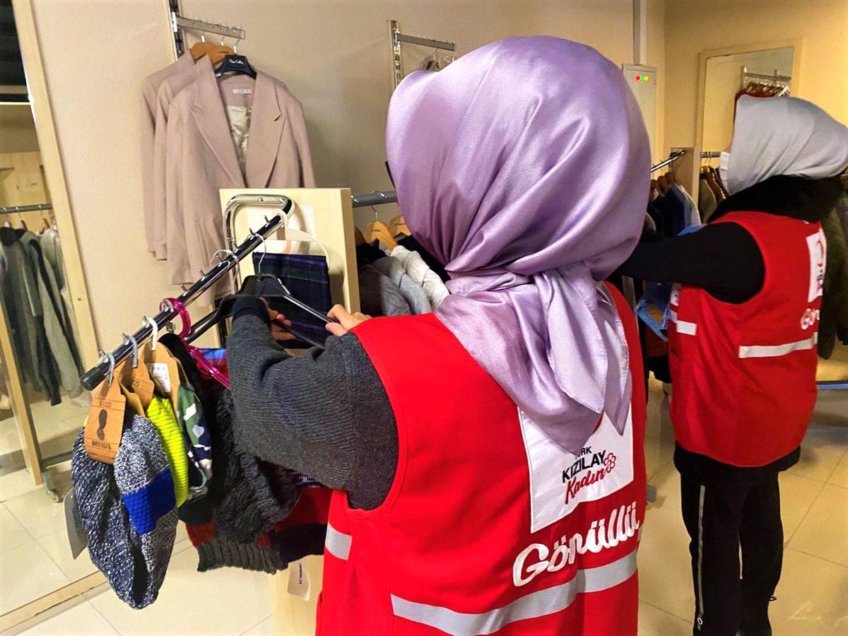 İhtiyacı olan üniversite öğrencilerini Kızılay giydirecek