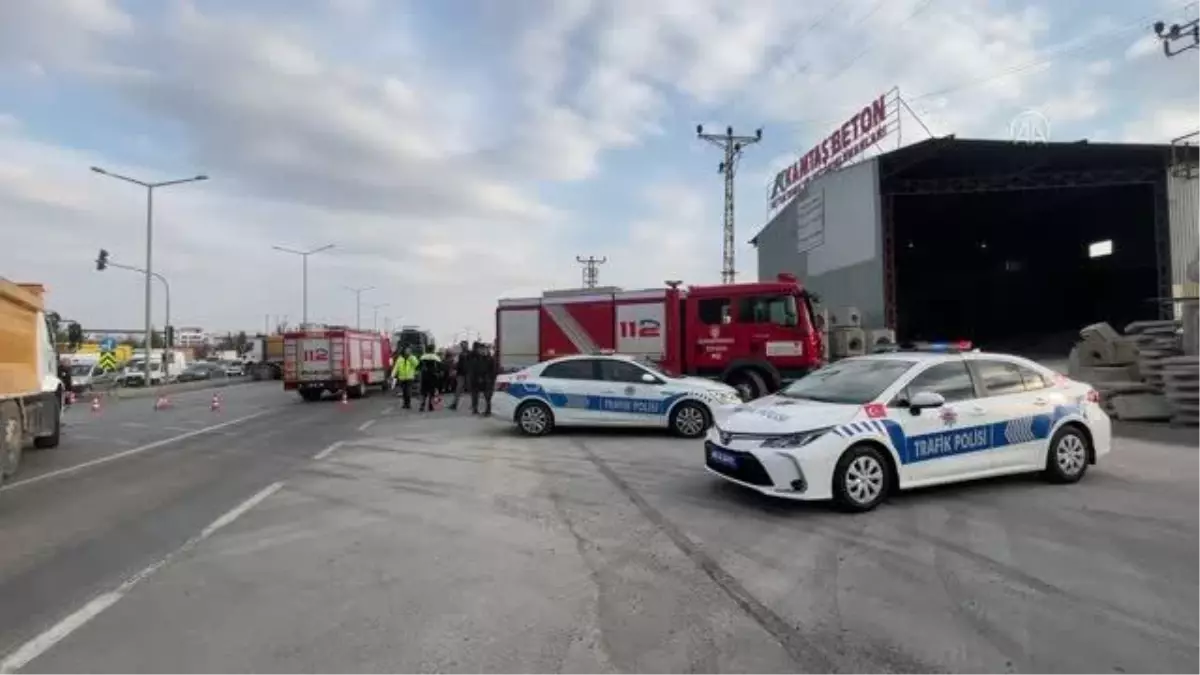 Son dakika haberi... KAHRAMANMARAŞ - Kamyon ile otomobil çarpıştı, 1 kişi öldü