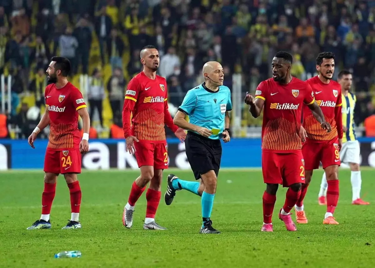 Kayserispor 3 kez kırmızı kart gördü