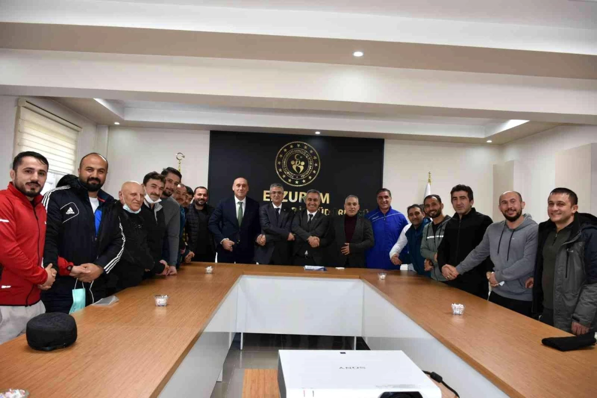 MHP Erzurum Milletvekili Aydın\'dan Gençlik ve Spor İl Müdürlüğüne ziyaret