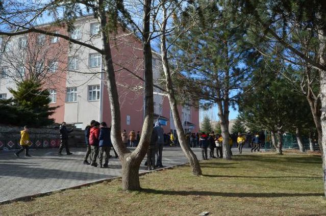 Matematik öğretmenin dövdüğü 10 yaşındaki öğrenciye Şahan Gökbakar'dan burs