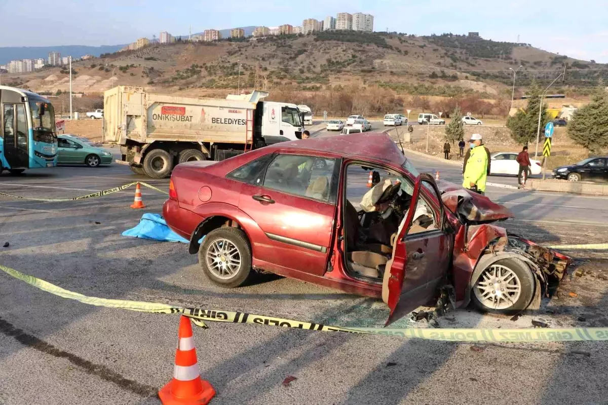 Otomobil ile hafriyat kamyonu çapıştı: 1 ölü, 2 yaralı