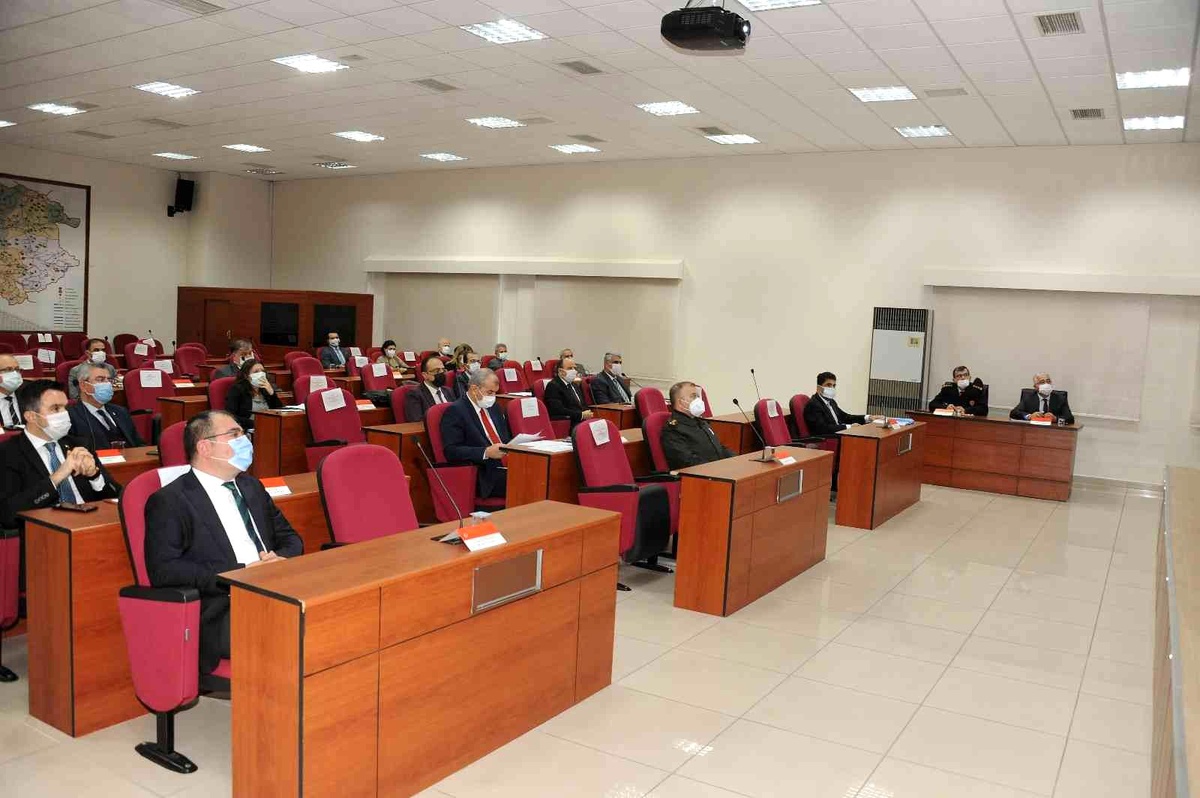 ADÜ Rektörü Aldemir, İl Pandemi Kurulu Toplantısı\'na katıldı