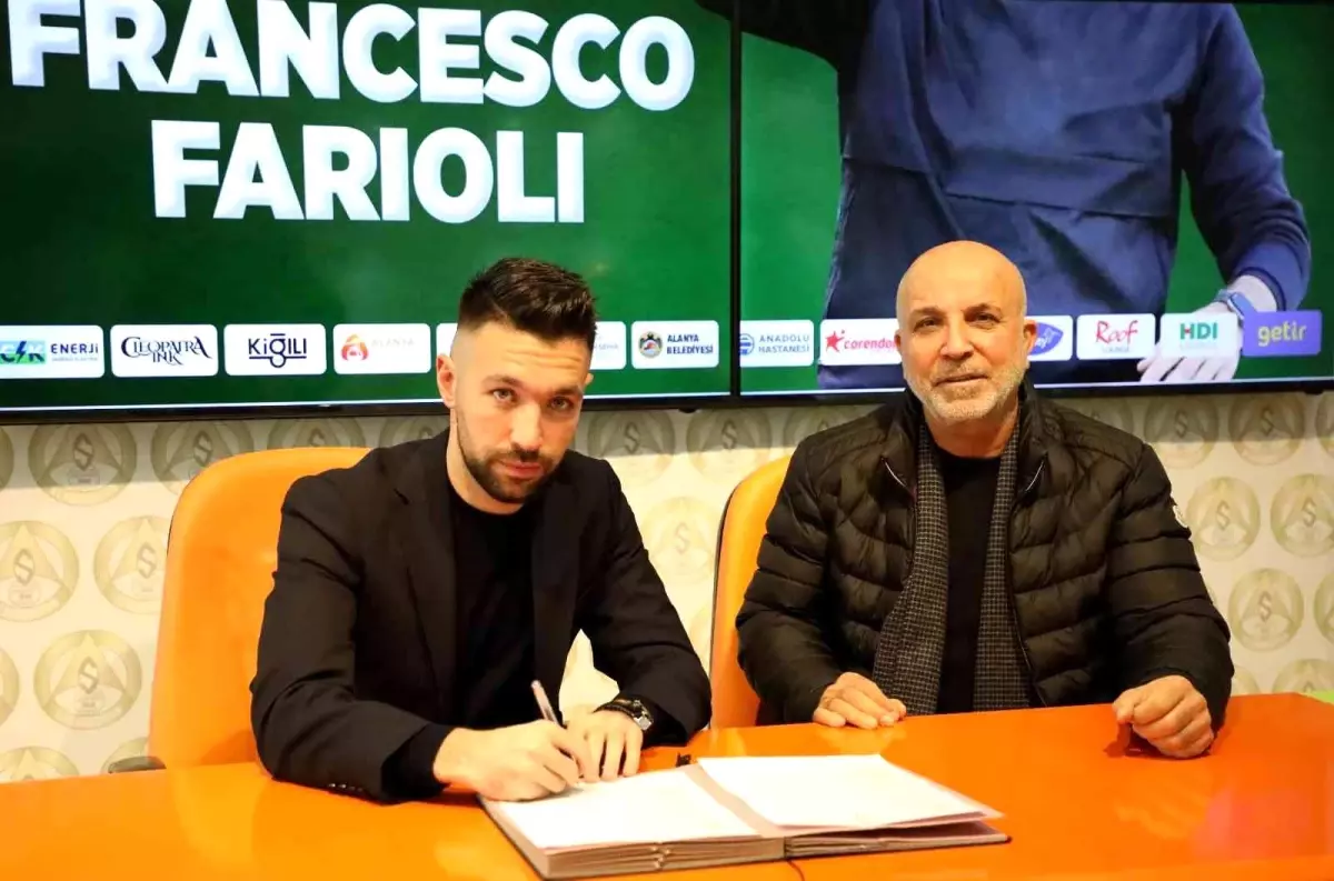 Alanyaspor, Francesco Farioli ile 2.5 yıllık sözleşme imzaladı