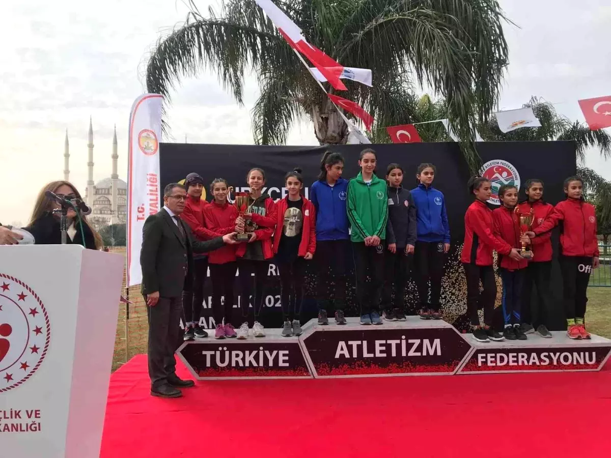 Nevşehir Belediyesi Yıldız Kız Atletizm Takımı Türkiye ikincisi oldu