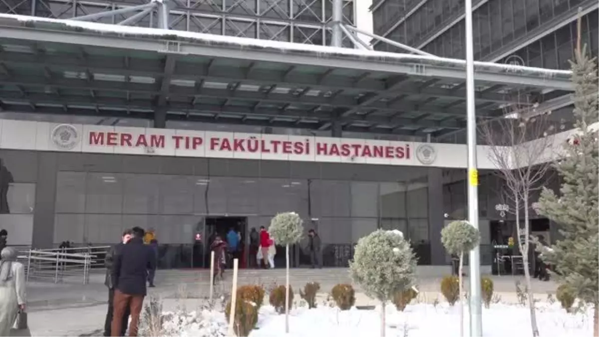 Bacağı gelişmeyen bebek anne karnında lazerle ameliyat edildi