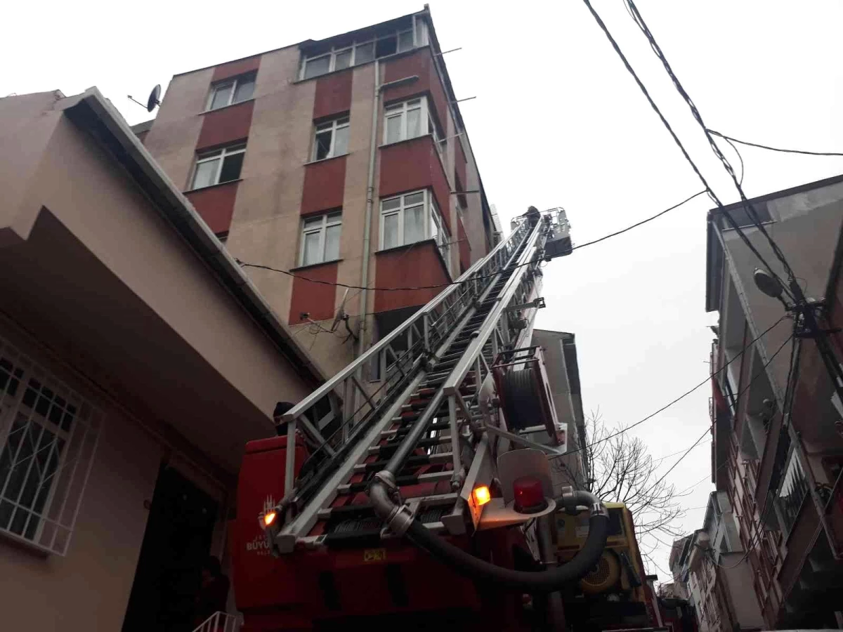 Bağcılar\'da korkutan yangın: 1 kişi dumandan etkilendi