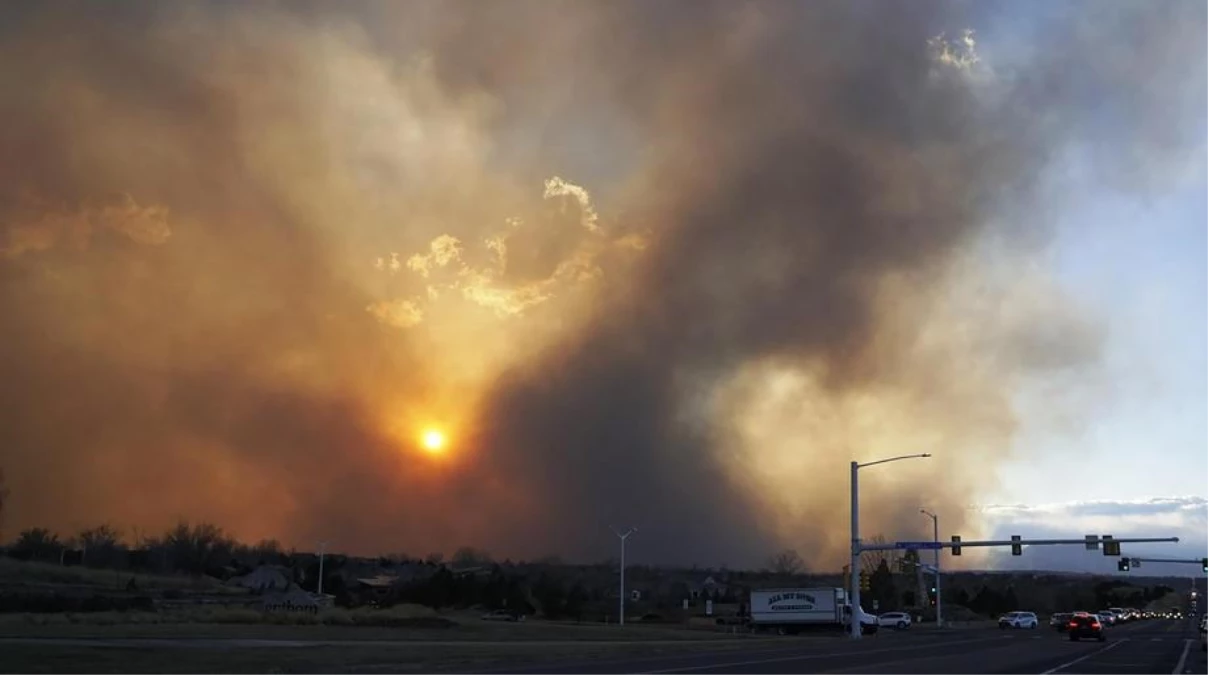 Son dakika: Colorado\'da Şiddetli Yangın: 6 YaralıBinlerce Kişi Bölgeden Tahliye Edildi