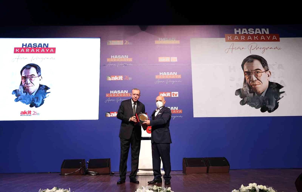 Cumhurbaşkanı Erdoğan: "Demokrasiye karşı darbecilerin yanında saf tutanlar, gayretlerimizle siyasetten tasfiye edildiler"