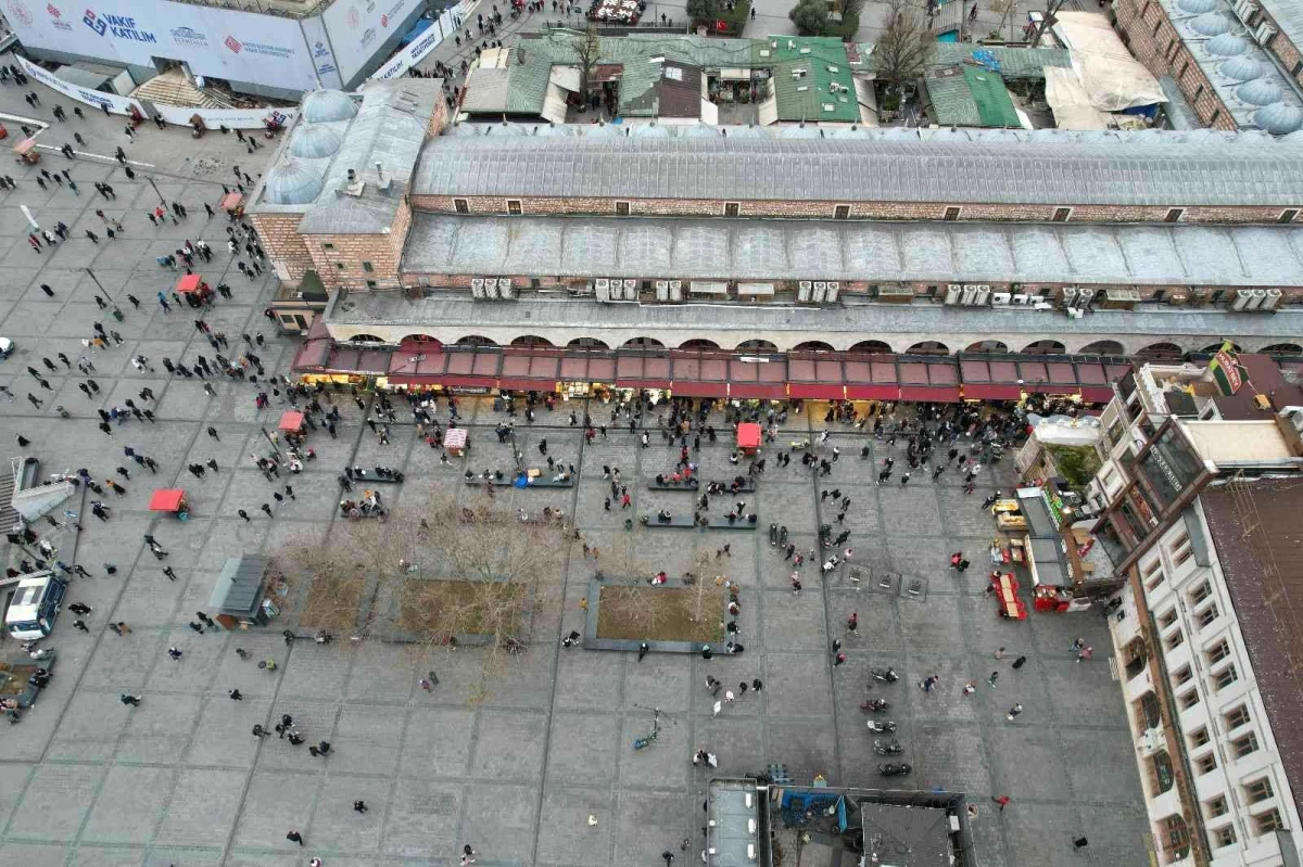 Eminönü\'nde yılbaşı alışverişi yoğunluğu