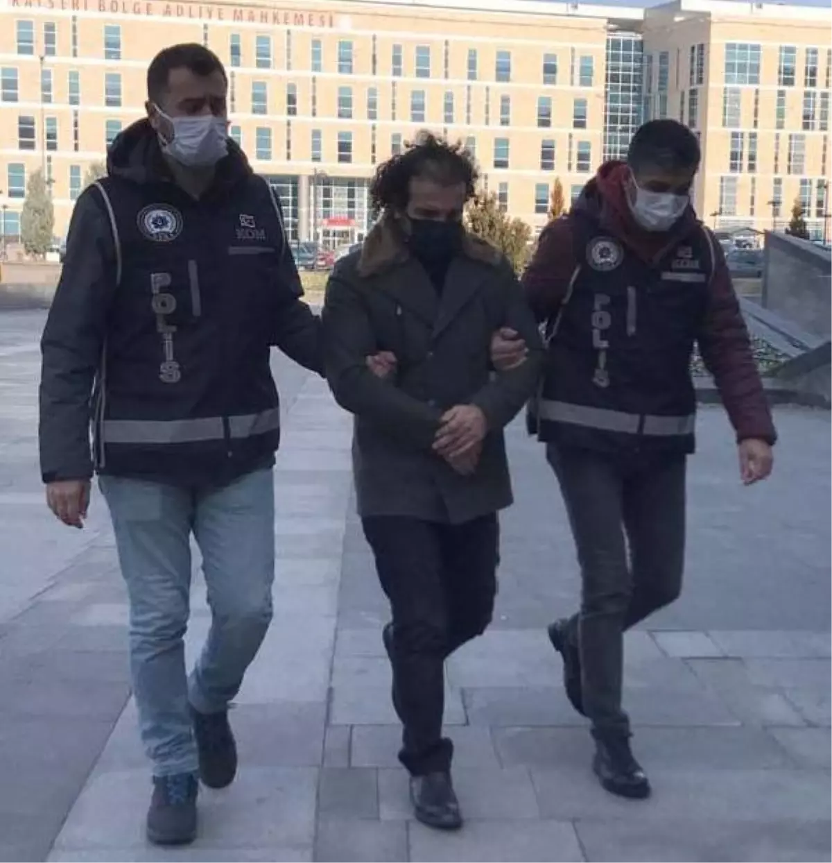 \'FUTBOLDA ŞİKE\' DAVASININ FİRARİ ŞÜPHELİSİ ADLİYEDE