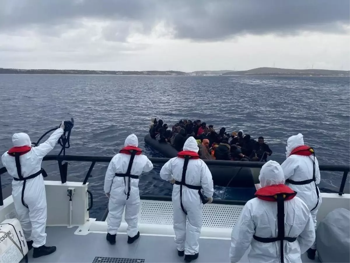 İzmir açıklarında 157 düzensiz göçmen kurtarıldı