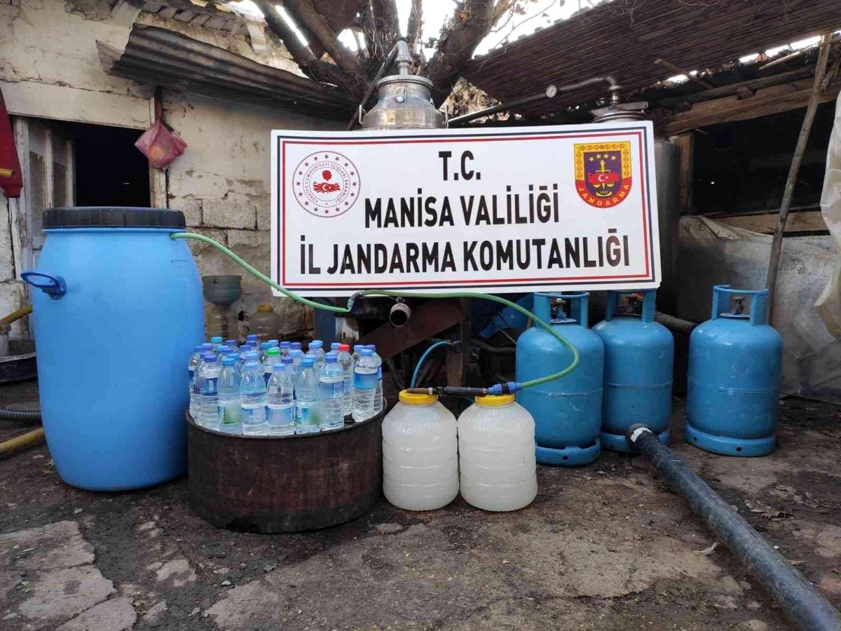 Manisa\'da 150 litre sahte rakı ele geçirildi