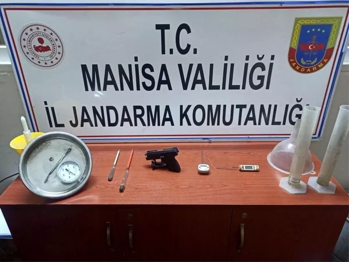 Manisa\'da 500 litreye yakın kaçak alkol ele geçirildi