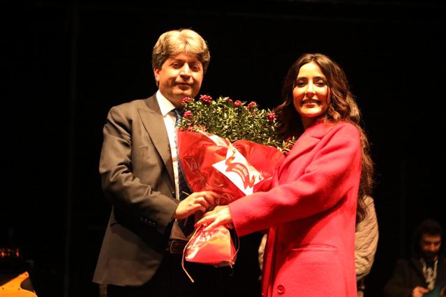 Melek Mosso'dan hayranlarına müjde