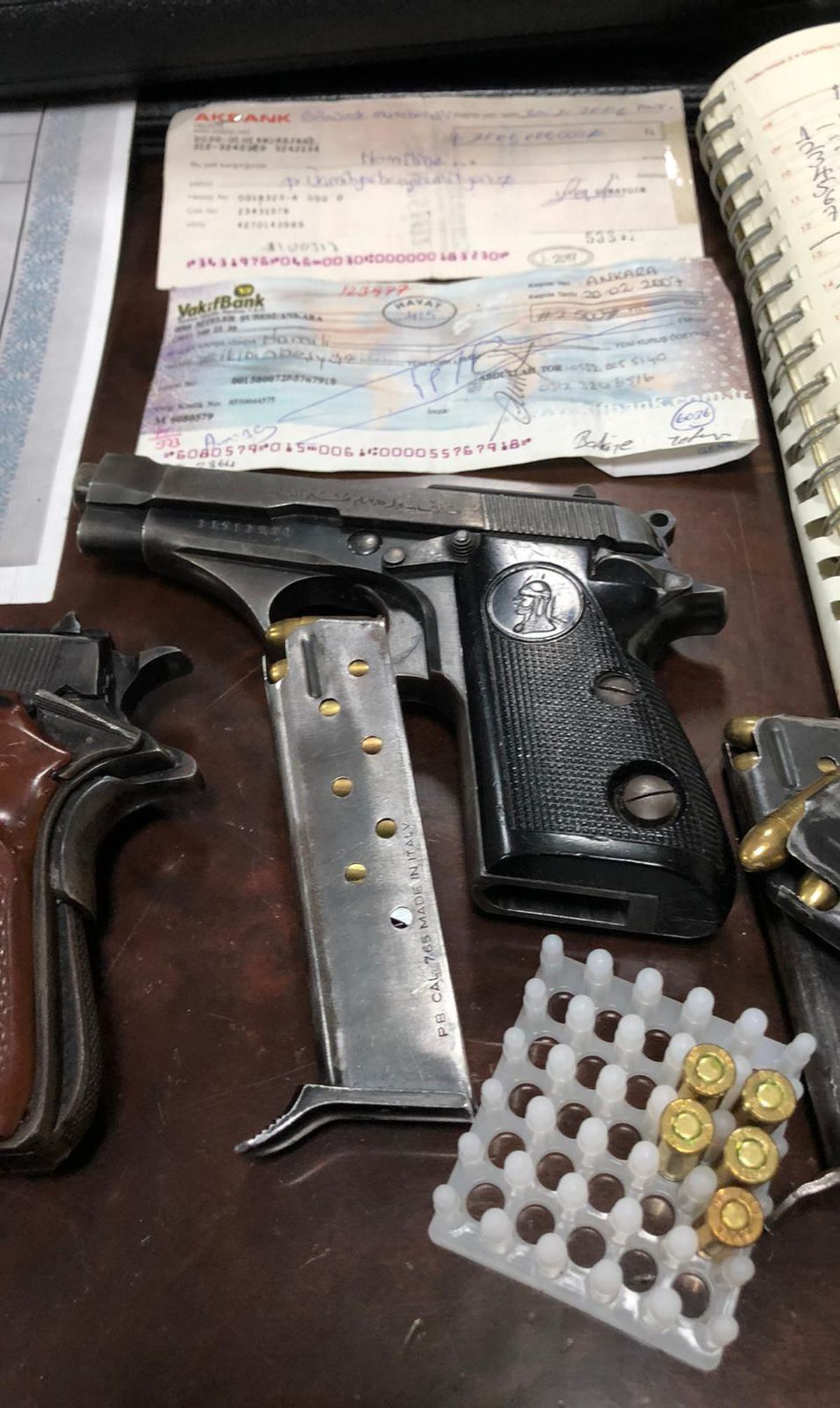 'Pencere' yöntemiyle 20 kişiyi dolandıran 2'si avukat 5 şüpheli yakalandı