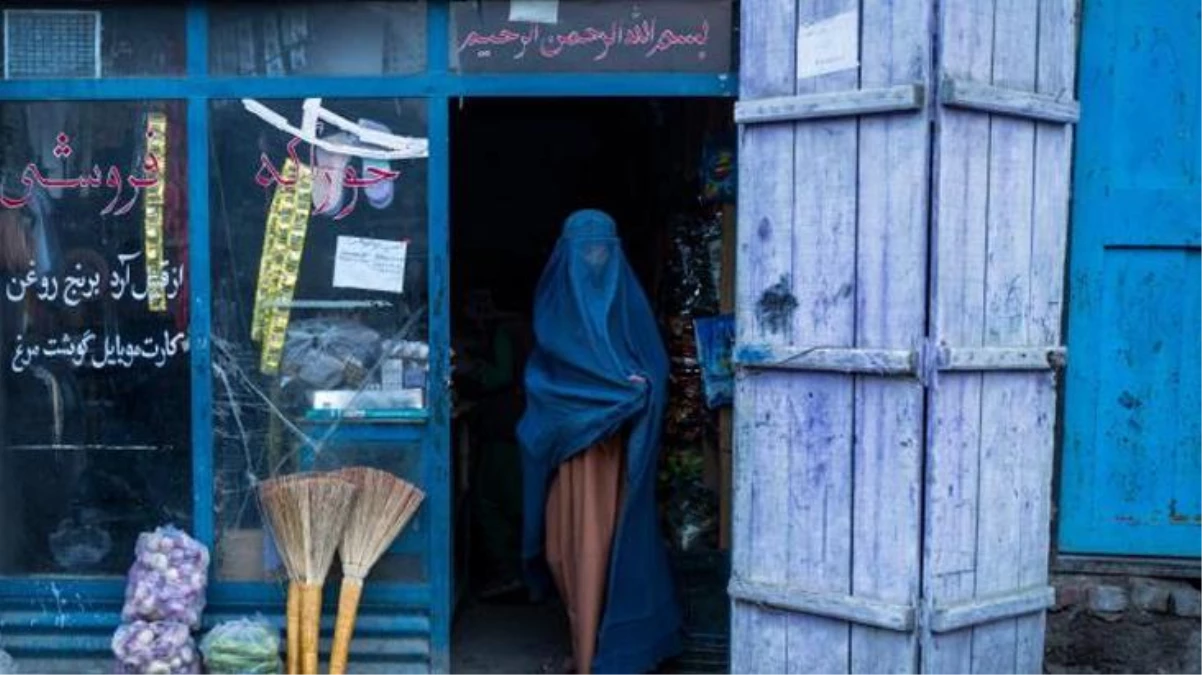 Taliban\'dan dünyayı ayağa kaldıracak bir talimat daha: Vitrinlerdeki cansız kadın mankenlerin kafasını kopartın