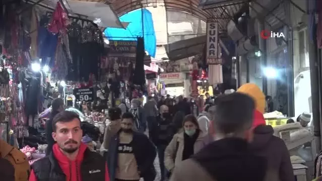 Tarihi Uzun Çarşısı'nda yeni yıl yoğunluğu yaşanıyor