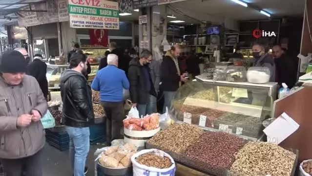 Tarihi Uzun Çarşısı'nda yeni yıl yoğunluğu yaşanıyor